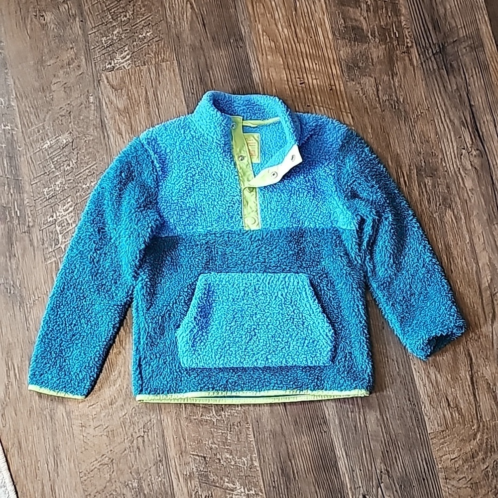 Boys Cozy Fuzzy Sweatshirt Size S (6/7)